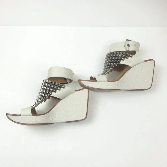 Modern Vintage Thammy Wedge - Picture 2 of 8